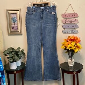NWT Nordstrom Abound Jeans Sz 31 W 30 L w/Flared Legs.